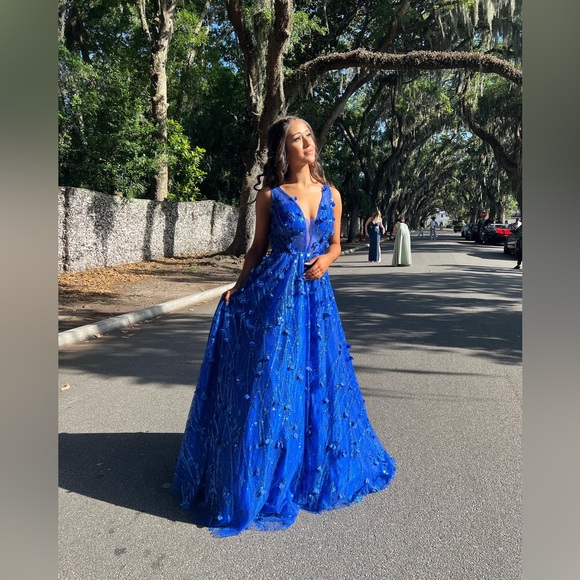 Prom dress - Size 4 - Picture 2 of 2